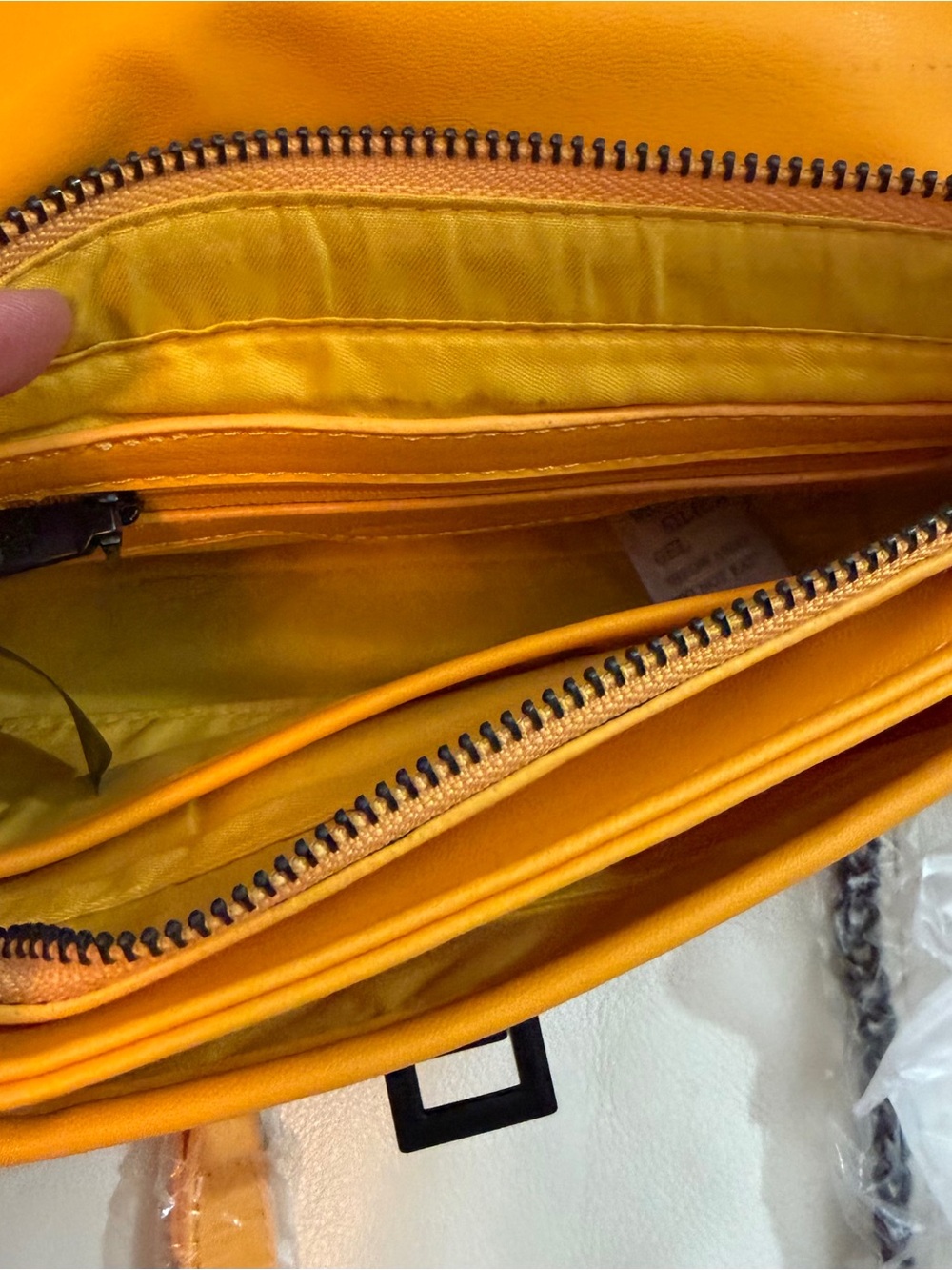 NWT Badgley Mischka Bright Yellow Quilted Chain Crossbody Bag - Picture 4 of 9